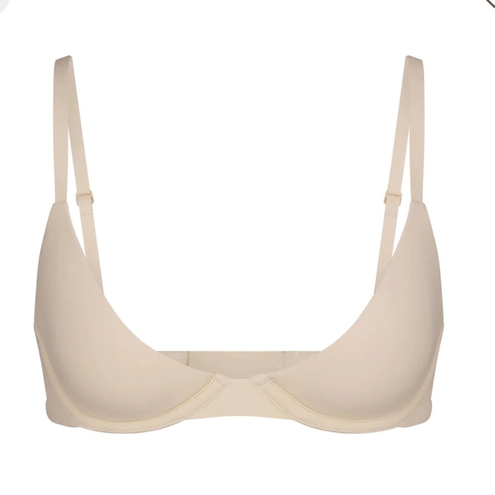 New Skims Fits Everybody Plunge Bra In Sand